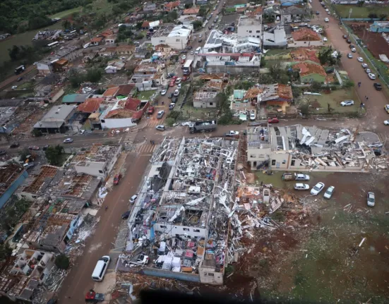 Φονικός ανεμοστρόβιλος στη Βραζιλία: 6 νεκροί, 432 τραυματίες και δύο αγνοούμενοι στο Παρανά