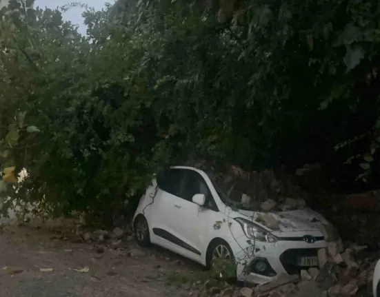 Κέρκυρα: Σφοδρή κακοκαιρία χτυπά το νησί – Κατάρρευση τοιχίου και πλημμύρες