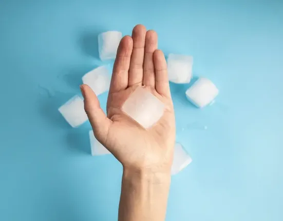 16 Απλές τεχνικές που προτείνουν θεραπευτές για άμεση ανακούφιση από το άγχος