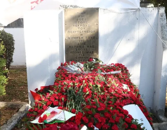 Θεσσαλονίκη: Καταθέσεις στεφάνων και εκτεταμένα κυκλοφοριακά μέτρα για την 52η επέτειο του Πολυτεχνείου