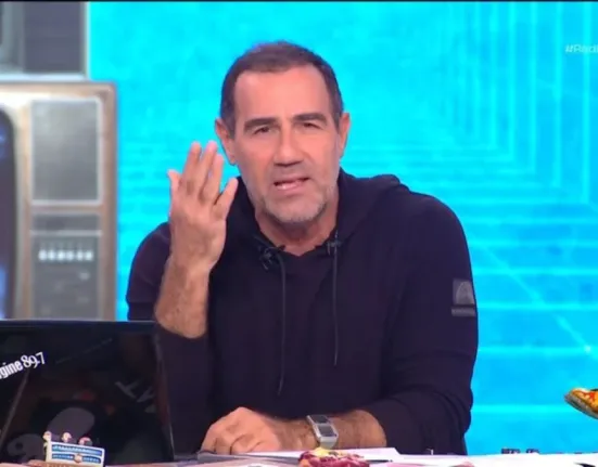 Ο Αντώνης Κανάκης ξέσπασε on air για τον Μακάριο Λαζαρίδη – «Όσο πιο αλαζόνας είσαι, τόσο πιο μπροστά θα πας»