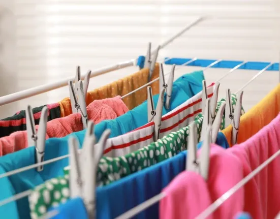 Πώς να στεγνώσεις τα ρούχα γρήγορα τον χειμώνα – 6 δοκιμασμένα κόλπα χωρίς στεγνωτήριο