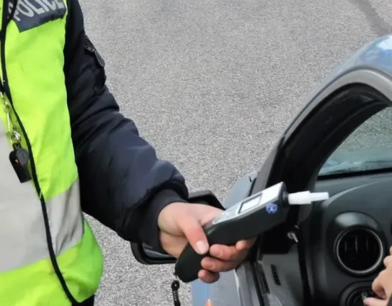 Αττική: Οδηγός εγκατέλειψε Lamborghini Urus αξίας 300.000 ευρώ σε στάση λεωφορείου για να γλιτώσει το αλκοτέστ