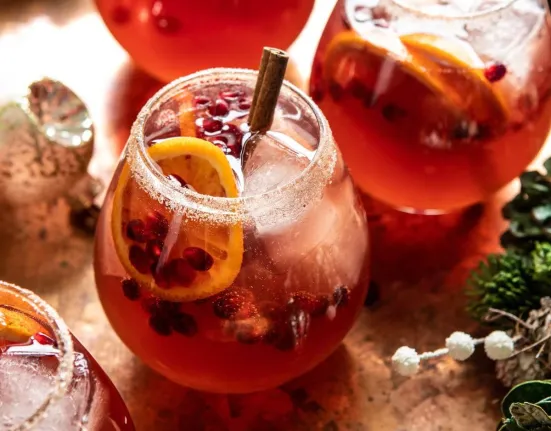 Christmas punch: Το γιορτινό ποτό που δεν πρέπει να λείπει από κανένα χριστουγεννιάτικο τραπέζι