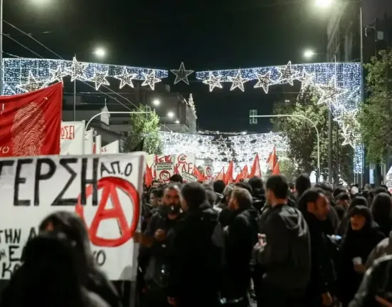 Σε εξέλιξη η πορεία στη μνήμη του Αλέξανδρου Γρηγορόπουλου - Κλειστοί δρόμοι και σταθμοί μετρό