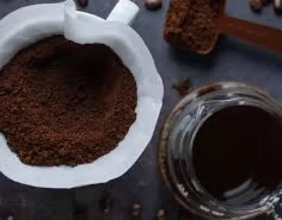 Το viral κόλπο με τα κατακάθια καφέ στην τουαλέτα – Η αλήθεια και οι παγίδες