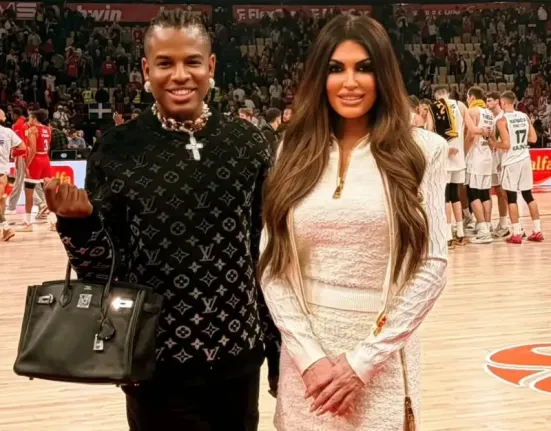 Ο στυλίστας της Κίμπερλι Γκίλφοϊλ ερωτευμένος με τη χώρα – «Ψάχνω Έλληνα άντρα, πρέπει να μάθω τη γλώσσα»