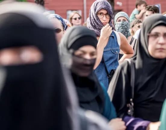 Δανία: Σχέδιο απαγόρευσης μπούρκας και νικάμπ σε σχολεία και πανεπιστήμια