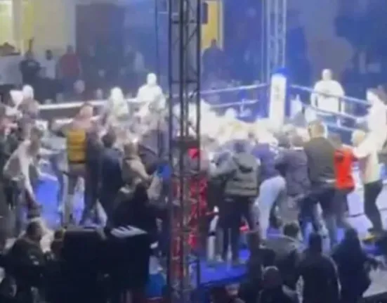 Σοβαρά επεισόδια σε αγώνα kickboxing στη Σερβία – Δέχθηκε επίθεση ο Γιάννης Τσουκαλάς