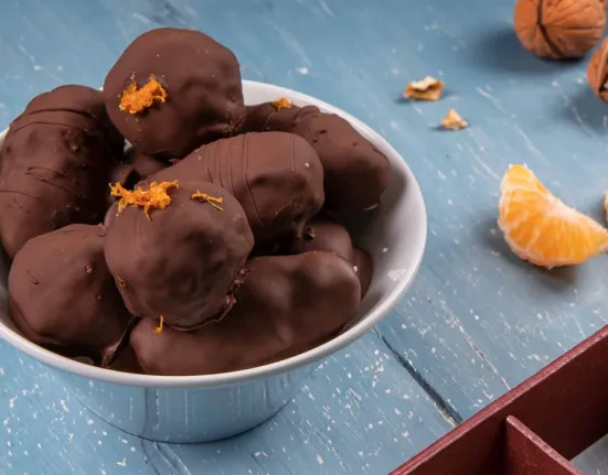 Μανταρίνια με σοκολάτα: Το πιο εύκολο και ελαφρύ γλυκό σε 10 λεπτά