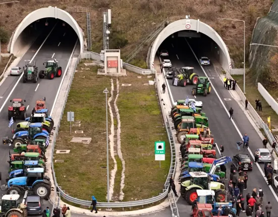 Αγρότες στα Τέμπη: Άνοιξαν οι σήραγγες μετά τις 16:00 – Το χρονικό της κινητοποίησης