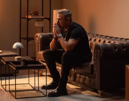 Αντώνης Ρέμος: Κυκλοφόρησε το νέο βιντεοκλίπ του τραγουδιού «Δευτέρα» – Σκοτεινή αισθητική και έντονη συναισθηματική φόρτιση