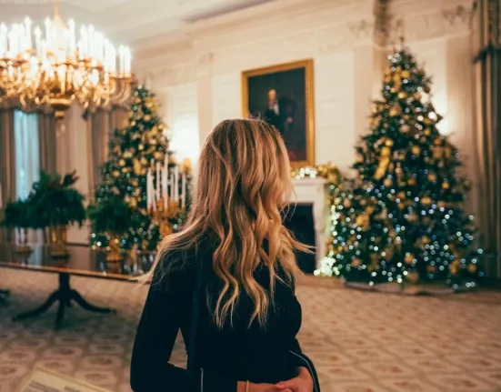 Πώς η νοσταλγία για τις γιορτές μπορεί να βελτιώσει τη διάθεση και τις σχέσεις σας