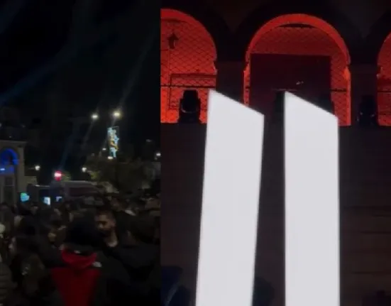 Γαλάτσι: Πάρτι στα σκαλιά εκκλησίας άναψε φωτιές – Αντιδράσεις, ερωτήματα και πολιτική κόντρα