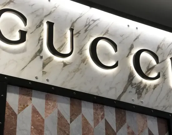 Σοκ στη βιομηχανία πολυτελείας: Έρευνες για εκμετάλλευση Κινέζων εργατών σε εργαστήρια στην Ιταλία