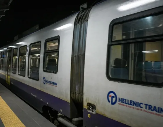 Στάση… ανάγκης στον Δομοκό για το Intercity 57 – Καθυστέρηση μιάμισης ώρας στο δρομολόγιο προς Αθήνα