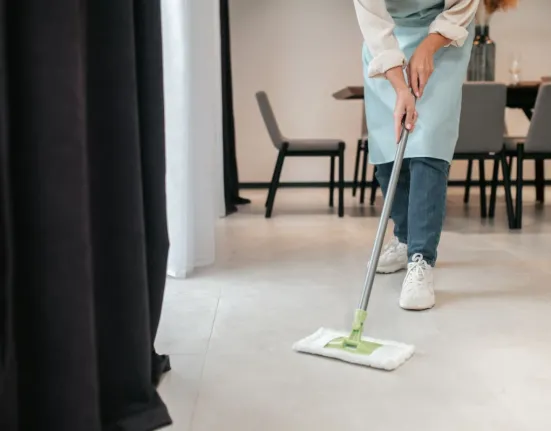 Πώς να απολυμάνετε σωστά το σπίτι μετά από ίωση