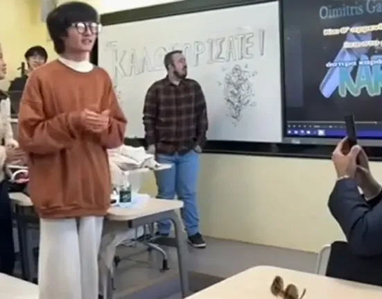 Viral οι Κινέζοι φοιτητές που τραγουδούν στα ελληνικά το «Άσπρα καράβια τα όνειρά μας»