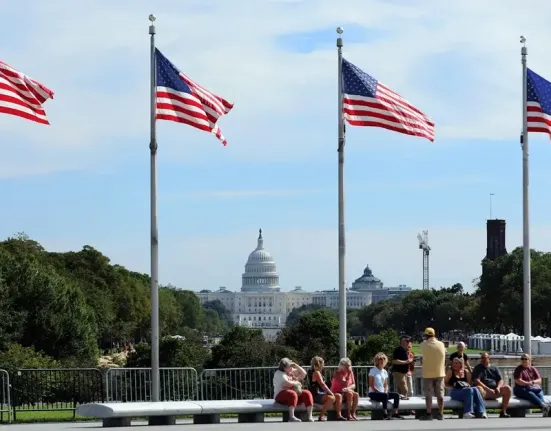 Αυστηροί κανόνες εισόδου στις ΗΠΑ: 5ετής έλεγχος social media για ταξιδιώτες από την Ελλάδα και άλλες χώρες
