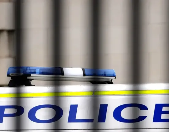 Τραγωδία στη Βρετανία: 9χρονη έφτιαχνε τη λίστα δώρων για τα Χριστούγεννα και βρέθηκε νεκρή στο σπίτι της
