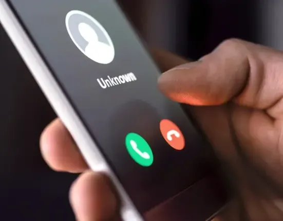 Κλήσεις από Ολλανδία και Πολωνία γεμίζουν τα κινητά: Πώς λειτουργεί η απάτη Wangiri και τι πρέπει να αποφύγετε