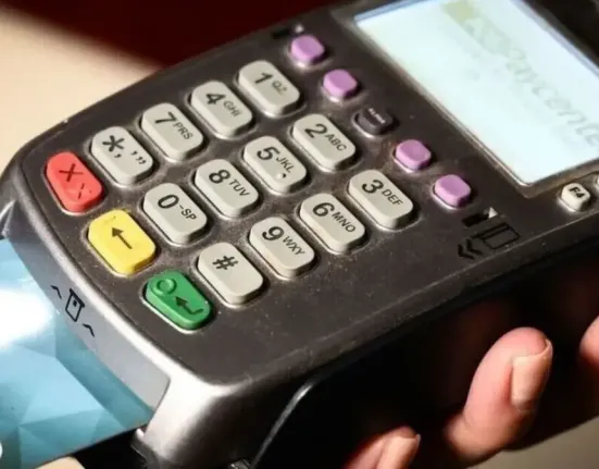 112 στα POS: Γιατί άρχισαν να «ουρλιάζουν» τα τερματικά στις συναλλαγές – Η εξήγηση του Υπουργείου