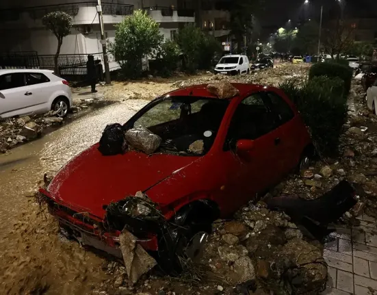 Γιατί η Άνω Γλυφάδα «πνίγηκε» στις λάσπες; Η εξήγηση Λέκκα για τις «κληρονομημένες αμαρτίες»