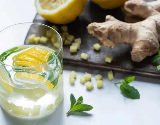 5 απλά βήματα για να «ξεπρηστείτε» μετά το ρεβεγιόν – Πώς θα επανέλθετε μετά το γιορτινό φαγοπότι