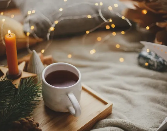 Ξεστολίσατε; 5 έξυπνα tips για να μη δείχνει άδειο και «κρύο» το σπίτι μετά τα Χριστούγεννα