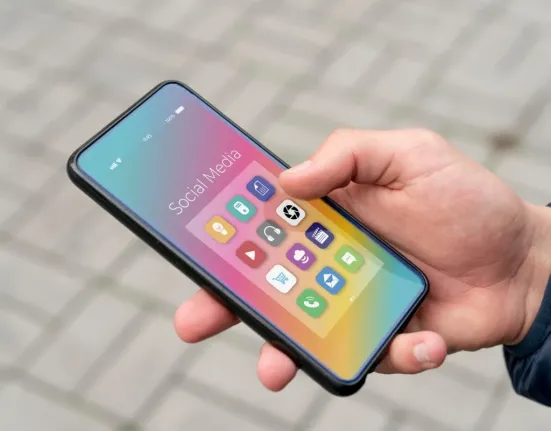 Digital Declutter: Πώς να καθαρίσετε το κινητό σας από 'σκουπίδια' απόψε για να ξεκινήσετε τη Δευτέρα με καθαρό μυαλό