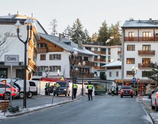 Γαλλίδες επιζήσασες περιγράφουν τον εφιάλτη στο μπαρ του Crans-Montana – Το σενάριο με το βεγγαλικό