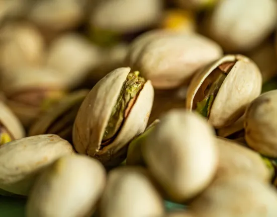 Φιστίκι Αιγίνης: Η ελληνική υπερτροφή που «καίει» λίπος και ρίχνει πίεση, ζάχαρο και χοληστερίνη