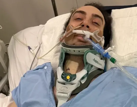 Δράμα για 28χρονο Έλληνα στην Αυστραλία: Από τις διακοπές στη ΜΕΘ με κίνδυνο τετραπληγίας – Το ατύχημα στην παραλία Cottesloe