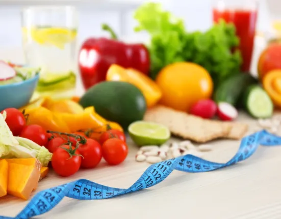 Ισορροπημένη διατροφή: Ο απόλυτος οδηγός για μόνιμη απώλεια βάρους – Τα 6 βήματα για να «κάψετε» λίπος χωρίς στερήσεις