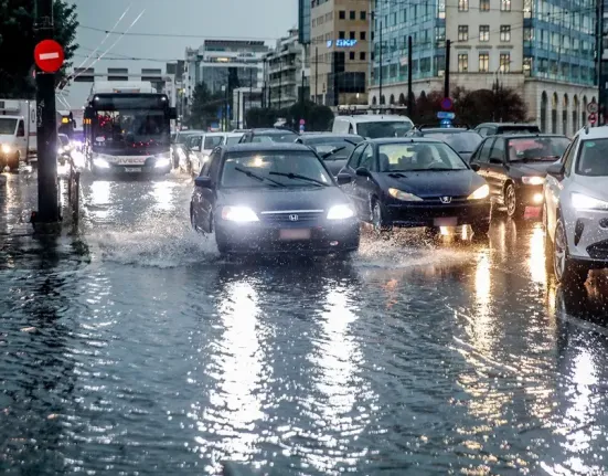 LIVE: Η Αττική σε «Red Code» – Φούσκωσε ο Ιλισσός, δεμένα πλοία και μπαράζ 112 – Όλες οι εξελίξεις