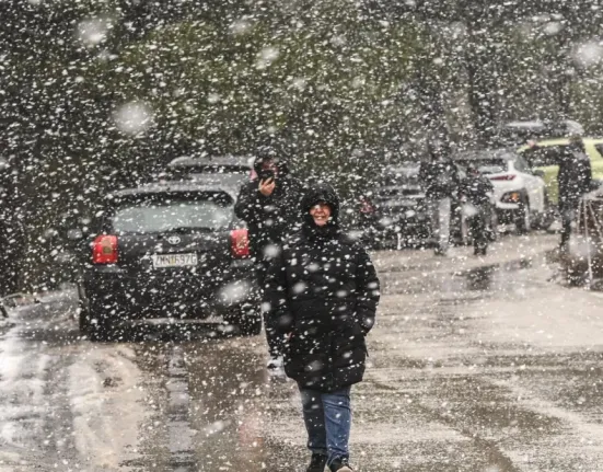 Συναγερμός 112 στο Βόρειο Αιγαίο – Στα «λευκά» η Βόρεια Ελλάδα, κλειστά σχολεία και απαγορεύσεις κυκλοφορίας