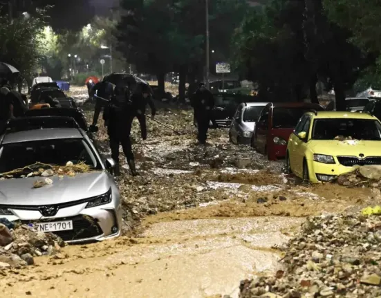 Φονική κακοκαιρία: Γιατί η Αττική «βούλιαξε» σε λίγες ώρες - Δύο νεκροί και εικόνες βιβλικής καταστροφής