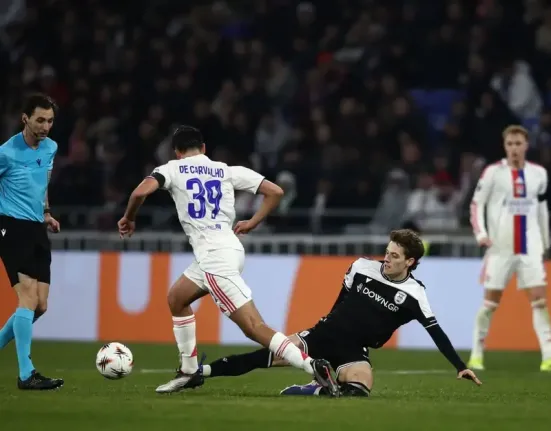 Λιόν – ΠΑΟΚ 4-2: Λύγισε στο τέλος με 10 παίκτες και την καρδιά στη Ρουμανία