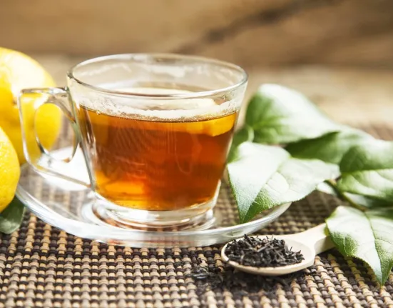 Αποτοξίνωση με τσάι: Μύθος ή η απόλυτη τάση του 2026; Τι πραγματικά συμβαίνει στο σώμα μας