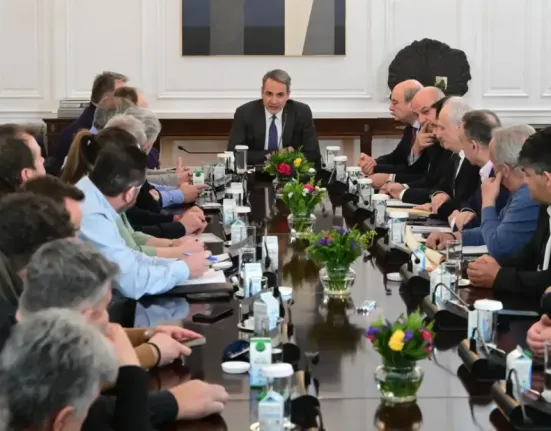 Αγρότες – Μαξίμου: Η επόμενη ημέρα μετά τον 3,5 ωρών «μαραθώνιο» – Πότε αναμένονται οι ανακοινώσεις Μητσοτάκη