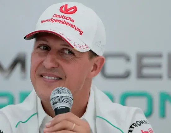 Έγινε το θαύμα με τον Μίκαελ Σουμάχερ: Σηκώθηκε από το κρεβάτι μετά από 12 χρόνια