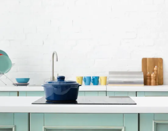 Οργάνωση κουζίνας: Ο «κανόνας των 3 επιπέδων» που σαρώνει στο TikTok – Πώς θα μεταμορφώσετε τον χώρο σας σε 10 λεπτά