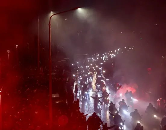 ΠΑΟΚ: Ανατριχιαστικές στιγμές στη Θεσσαλονίκη. Με μηχανοκίνητη πορεία οι 7 σοροί στην Τούμπα