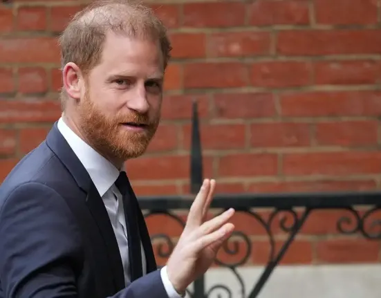 Πρίγκιπας Χάρι: Η κατάθεση-ποταμός στο Λονδίνο και τα 6 «αγκάθια» του Παλατιού