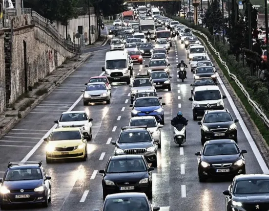 «Ραβασάκια» φωτιά για χιλιάδες οδηγούς: Ξεκινούν τα πρόστιμα έως 1.000€ για ανασφάλιστα και απλήρωτα Τέλη