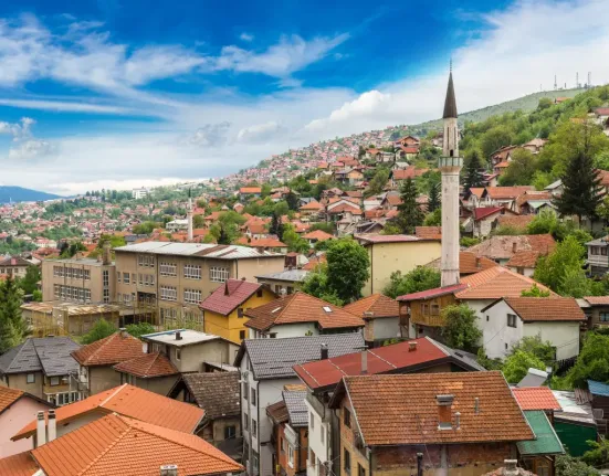 Το «κρυμμένο διαμάντι» της Ευρώπης για το 2026: Η πόλη με μπύρα στα 2€ και διαμονή κάτω από 50€