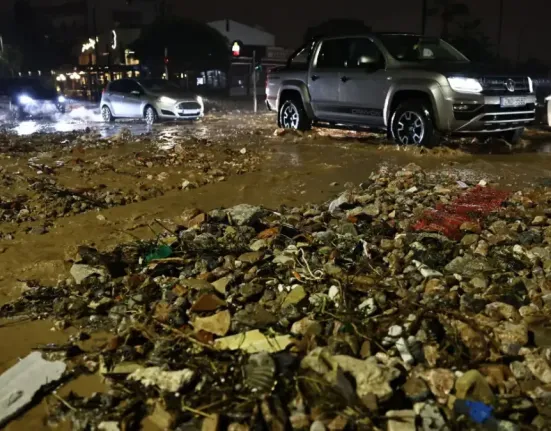 Τραγωδία στη Γλυφάδα: 56χρονη το θύμα. Την καταπλάκωσε όχημα σε χείμαρρο