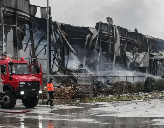 Τραγωδία στη Βιολάντα: Στάχτη το εργοστάσιο – Συγκλονιστικές εικόνες από drone και θρήνος για τις 4 νεκρές γυναίκες
