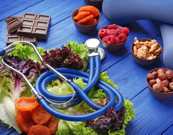 Χοληστερίνη: Η «παγίδα» στα υγιεινά σνακ – Ποιες τροφές μπορεί να την εκτοξεύσουν