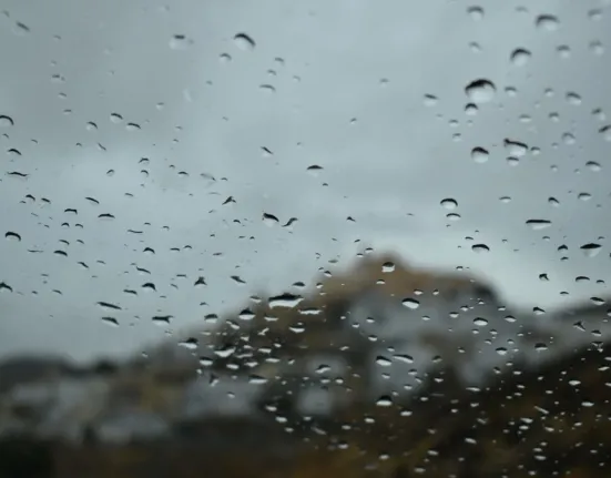 Πορτοκαλί συναγερμός από την ΕΜΥ: Διπλό κύμα κακοκαιρίας «χτυπά» τη χώρα – Πού θα είναι έντονα τα φαινόμενα